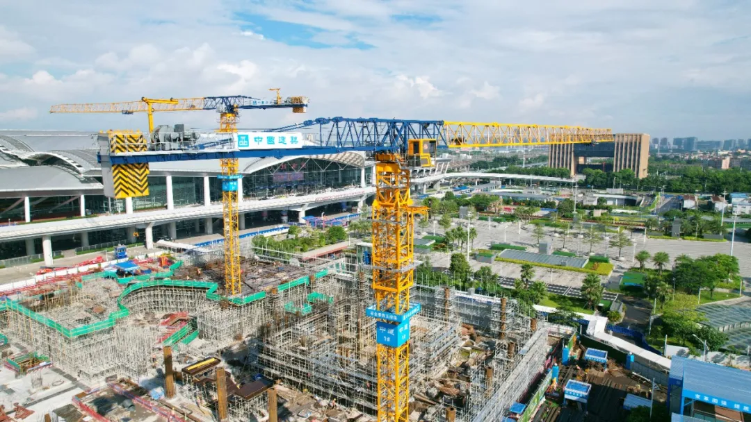 新地标！JHT8024A塔机助建广州环球贸易广场项目